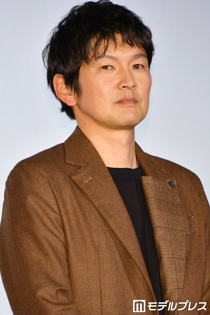 丸山智己、娘との“偶然リンクコーデ”2ショット公開「オシャレ親子」「スタイル抜群」と反響