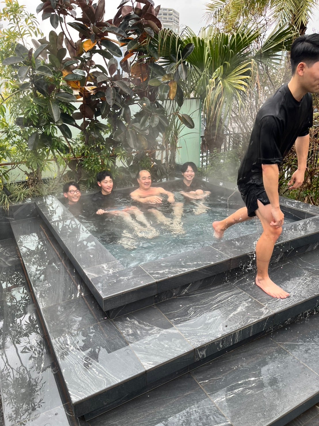 エクスコムグローバル株式会社入社式の様子（提供写真）