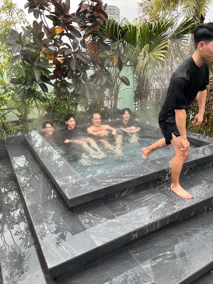 エクスコムグローバル株式会社入社式の様子(提供写真)