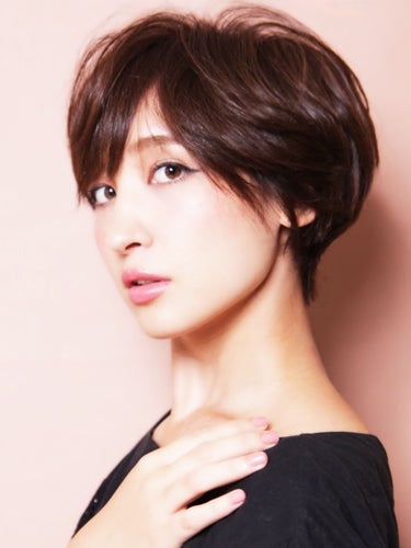 くびれショート が大人女子におすすめ 外さない人気のスタイルをご紹介 モデルプレス くびれショート が大人女子におすすめ 外さない人気のスタイルをご紹介 モデルプレス