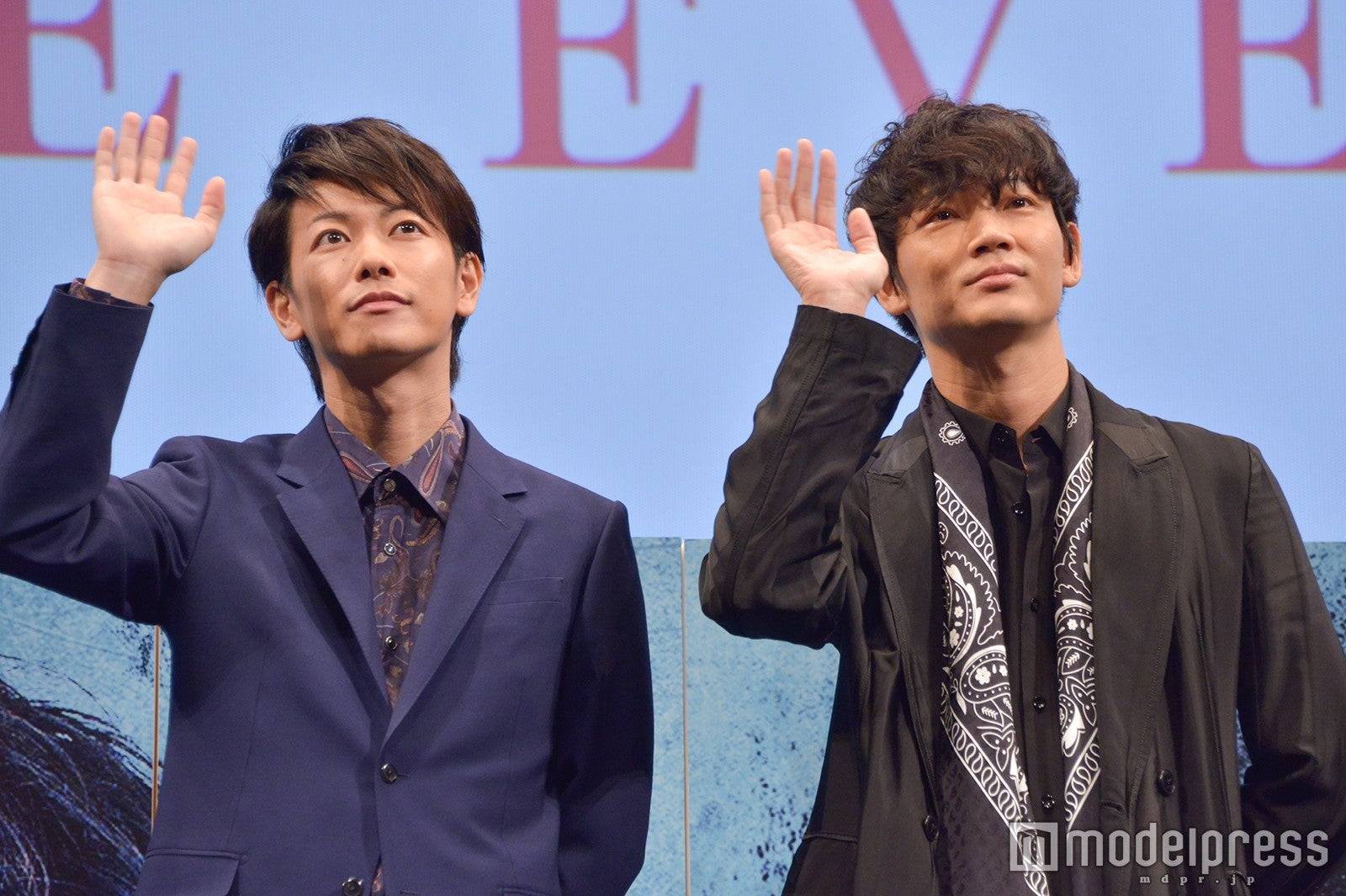 佐藤健＆綾野剛（C）モデルプレス
