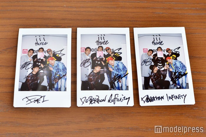 チェキ(C)モデルプレス