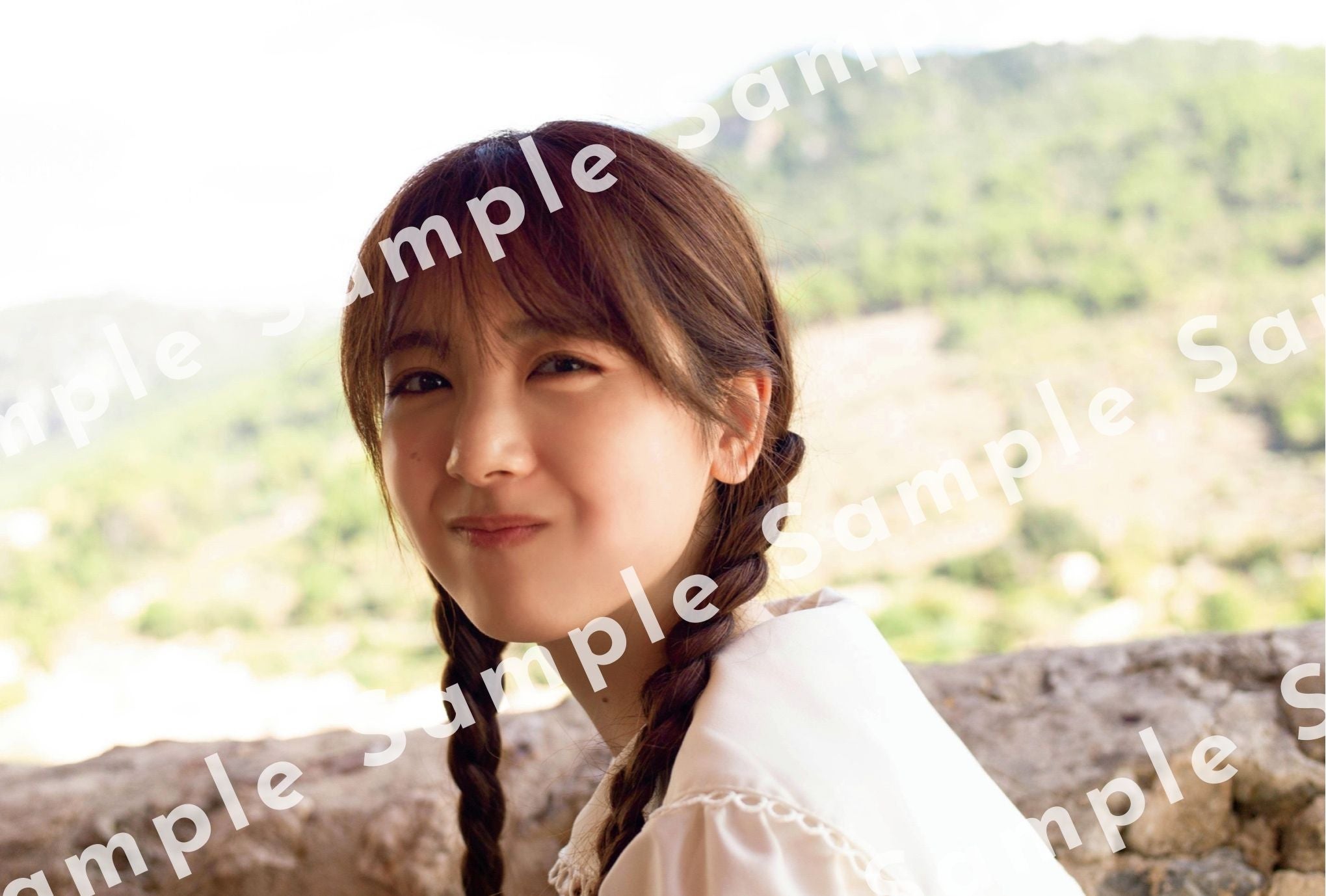 筒井あやめ 1st写真集「感情の隙間」書店特典ポストカード／NIC リテールズ※TSUTAYA屋号店舗、一部店舗を除く／撮影：細居幸次郎