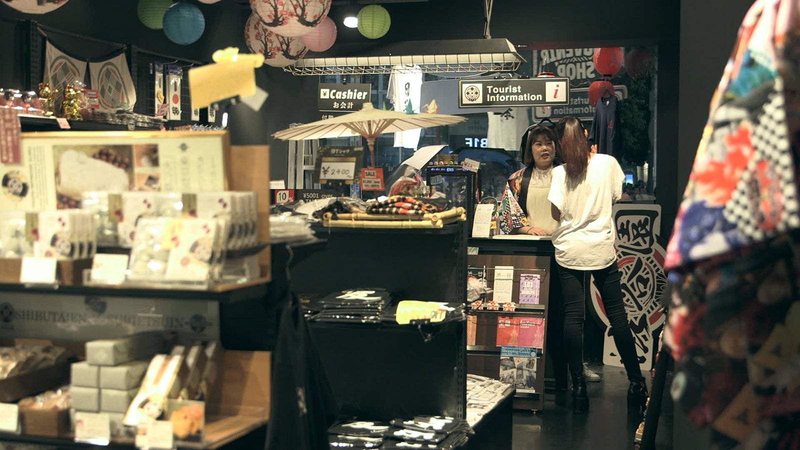 新メンバーの1人（手前）「TERRACE HOUSE OPENING NEW DOORS」34th WEEK（C）フジテレビ／イースト・エンタテインメント