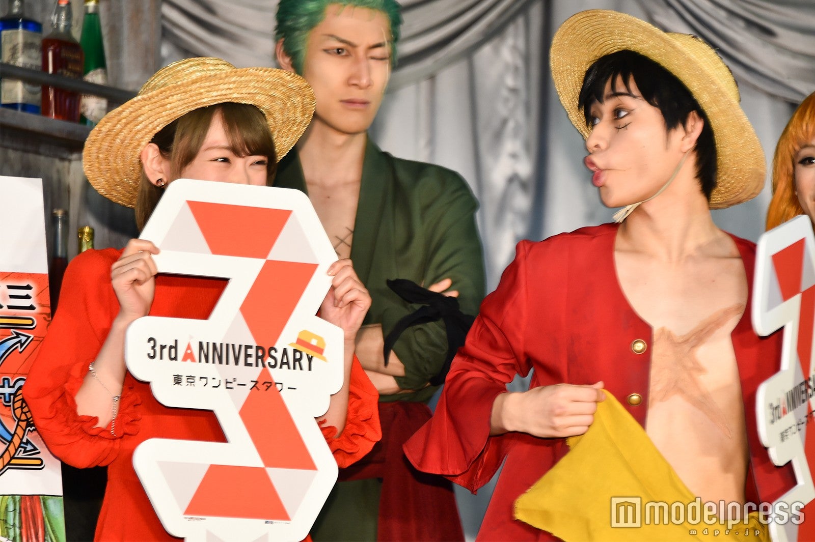 ルフィに絡まれ照れる生駒里奈 （C）モデルプレス（C）尾田栄一郎／集英社（C）尾田栄一郎／集英社・フジテレビ・東映アニメーション（C）Amusequest Tokyo Tower LLP