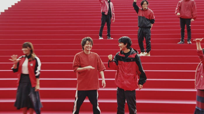 新CM「じゃんけんグリコ開幕」篇より(提供写真)