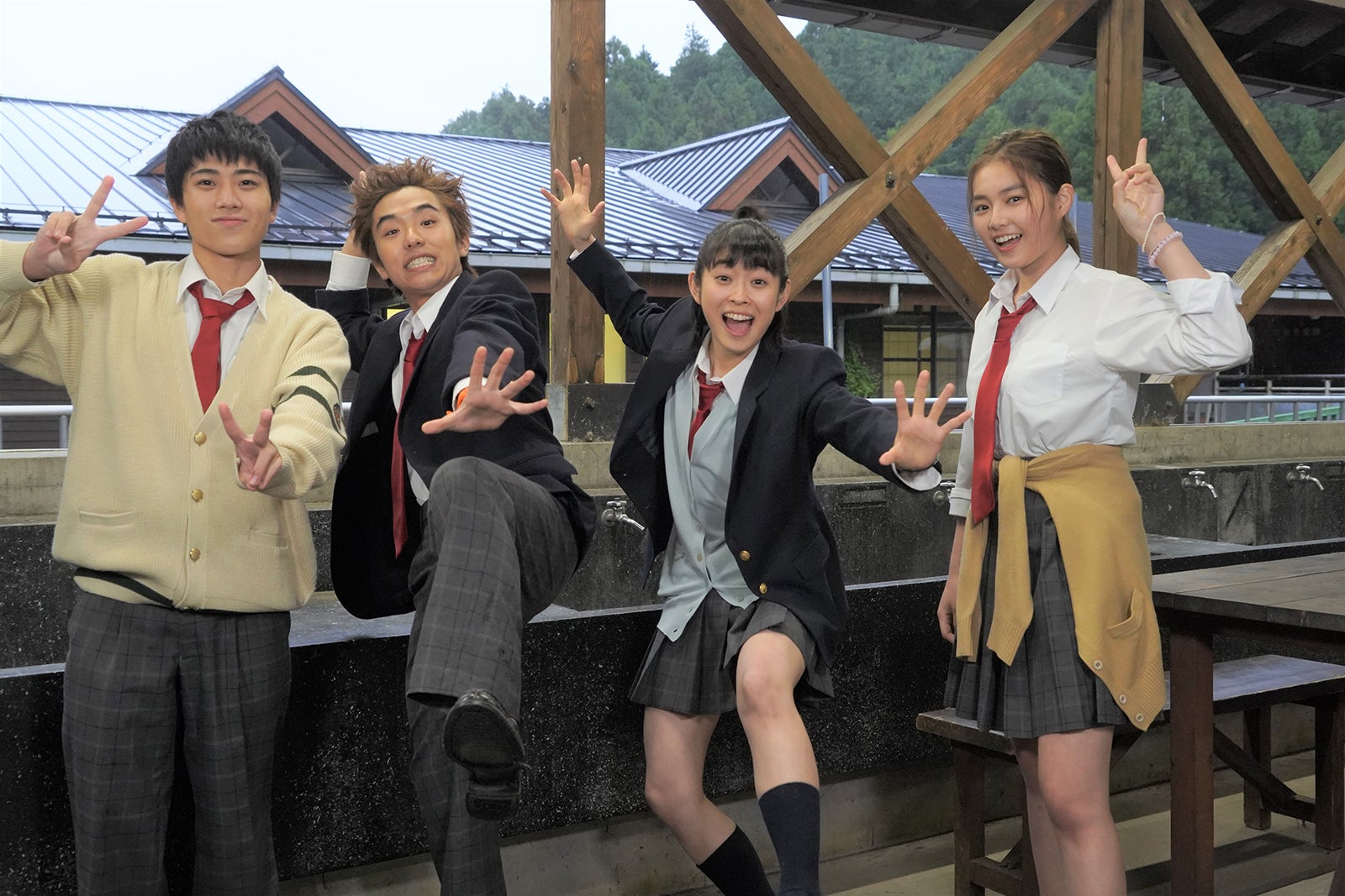 入江海斗、若林時英、河村花、箭内夢菜（C）2021 紺野りさ・小学館／「胸が鳴るのは君のせい」製作委員会