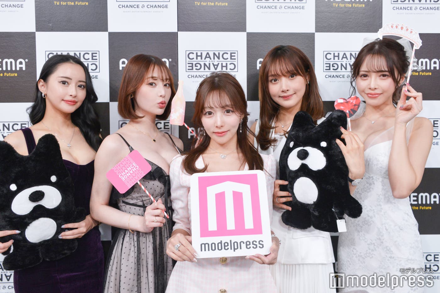 (左から)まおちゃる、天海りこ、桜井みづき、きほ、りな(C)モデルプレス