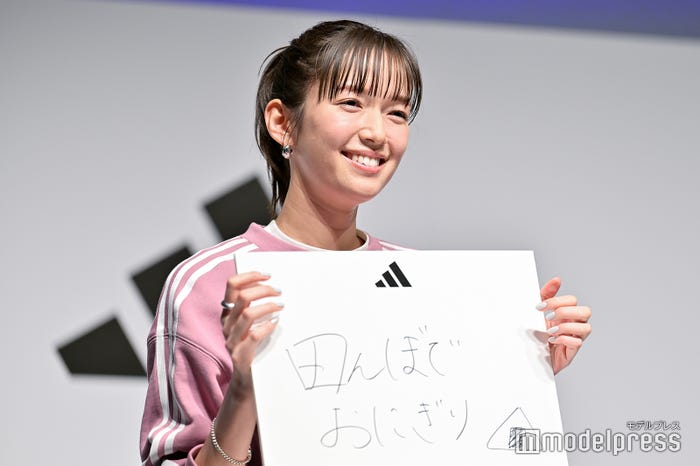 佐藤栞里(C)モデルプレス