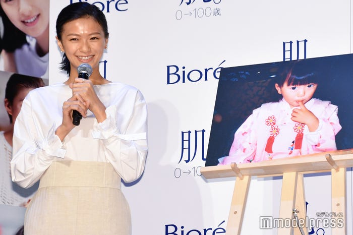 榮倉奈々、3歳の頃の写真を紹介 (C)モデルプレス