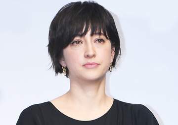 夫は大物政治家の2児ママ 「子育てに追われる日々」1年ぶり更新で人気ブランド着こなす 「かっこいい♥」「本当素敵」近況報告の滝クリ