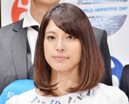 上原多香子、ふんわりスカートで美脚披露