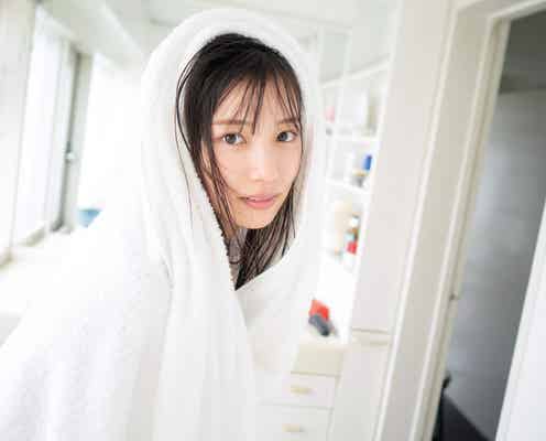 日向坂46河田陽菜、バスルームでの濡れ髪にドキッ<1st写真集「思い出の順番」先行カット>