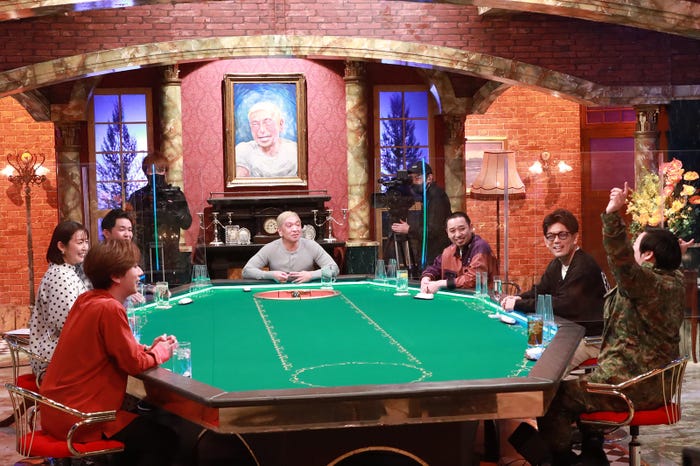 (左手前から時計回りに)河合郁人、酒井美紀、ノブ、松本人志、大悟、皇治、やす子(C)フジテレビ