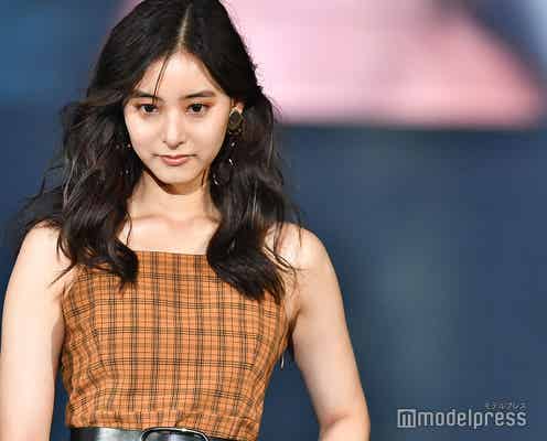 新木優子、ほっそりスタイルに釘付け<TGC富山2019>