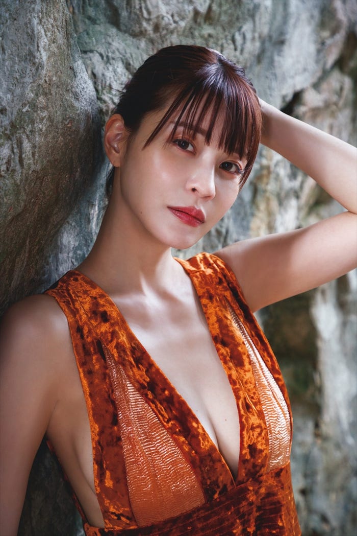 岸明日香 写真集『Trajectory』より(撮影:榊原裕一/ワニブックス刊)
