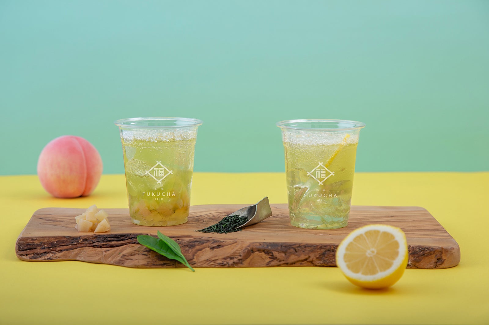 宇治茶白桃ソーダ、宇治茶レモンソーダ各650円／画像提供：福寿園
