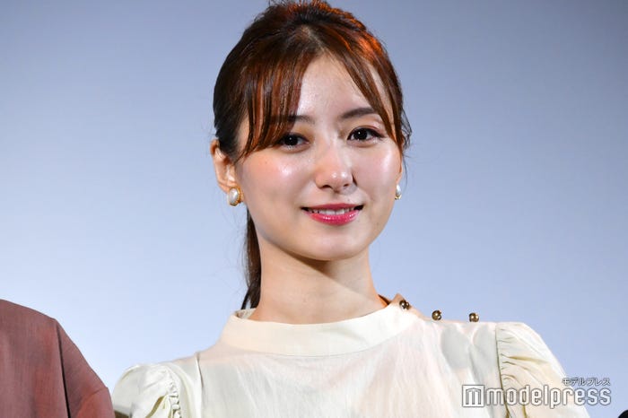 暗髪の高田里穂(C)モデルプレス