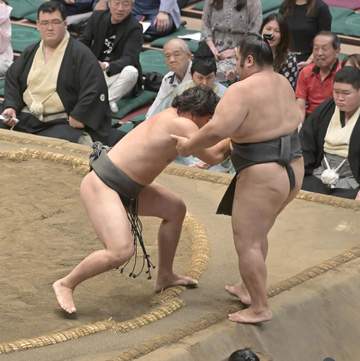 男前で注目の大森が勝ち越し決める「ほっとしました」元幕内の実力者を寄り切る【大相撲】