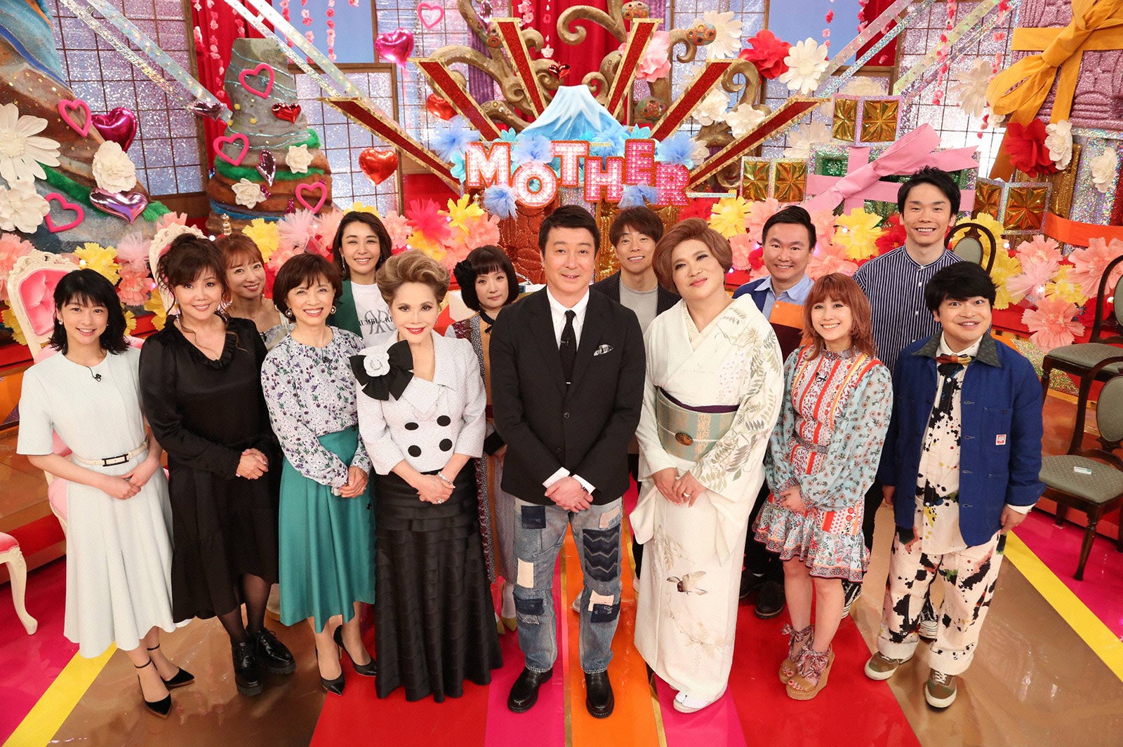 「愛情！マザーSHOW」出演者 （C）フジテレビ
