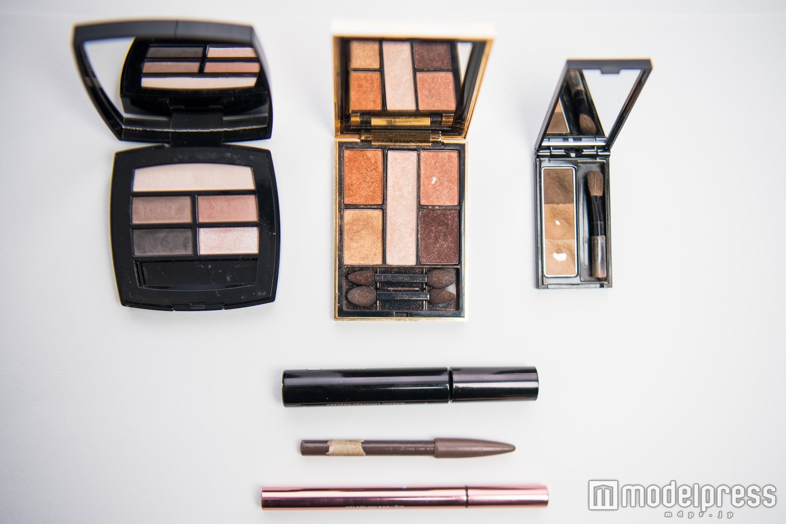 アイシャドウはブラウン系（C）モデルプレス