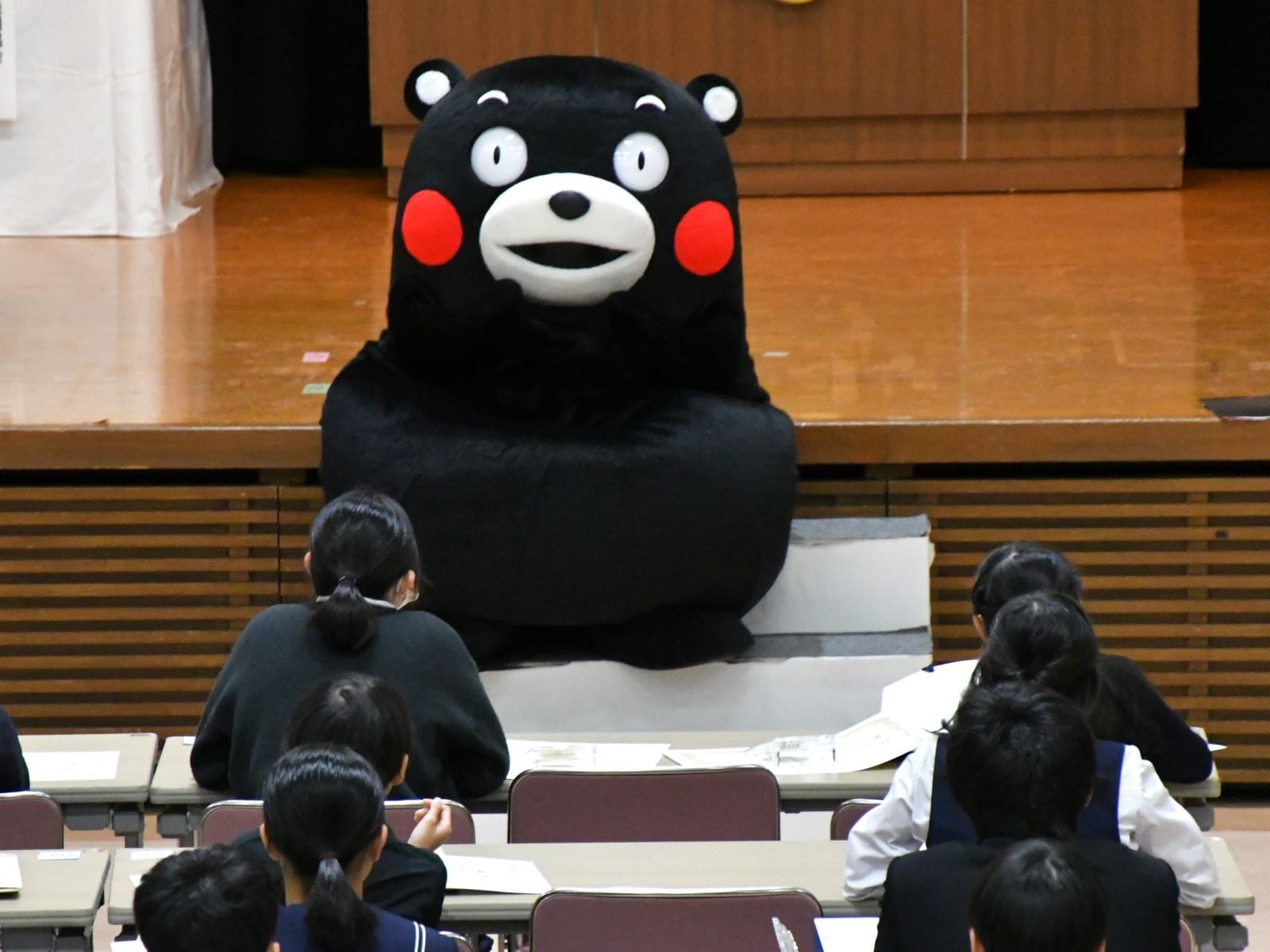 学生と共に＝12月11日、熊本市