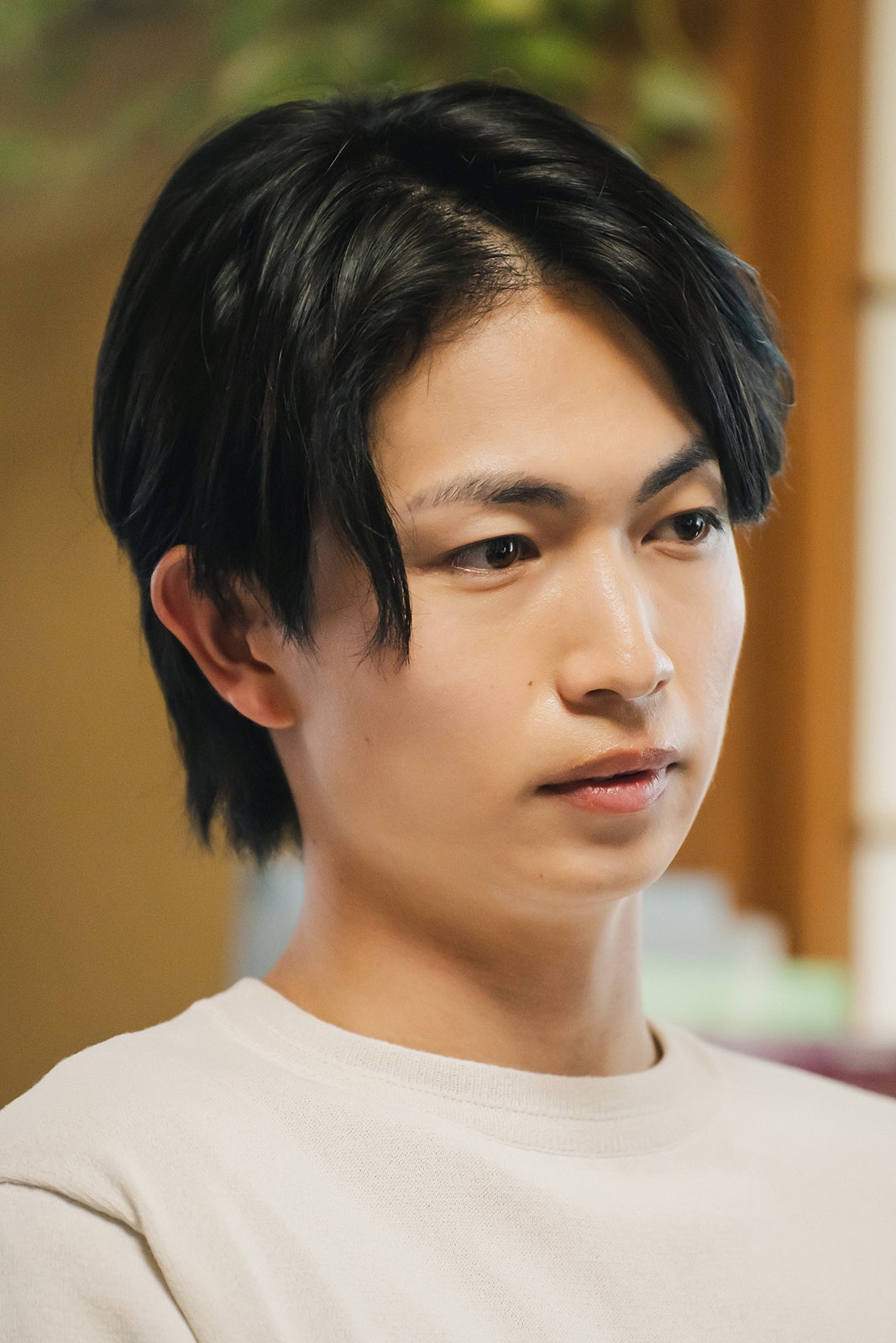 綱啓永（C）2024「新米記者トロッ子　私がやらねば誰がやる！」製作委員会