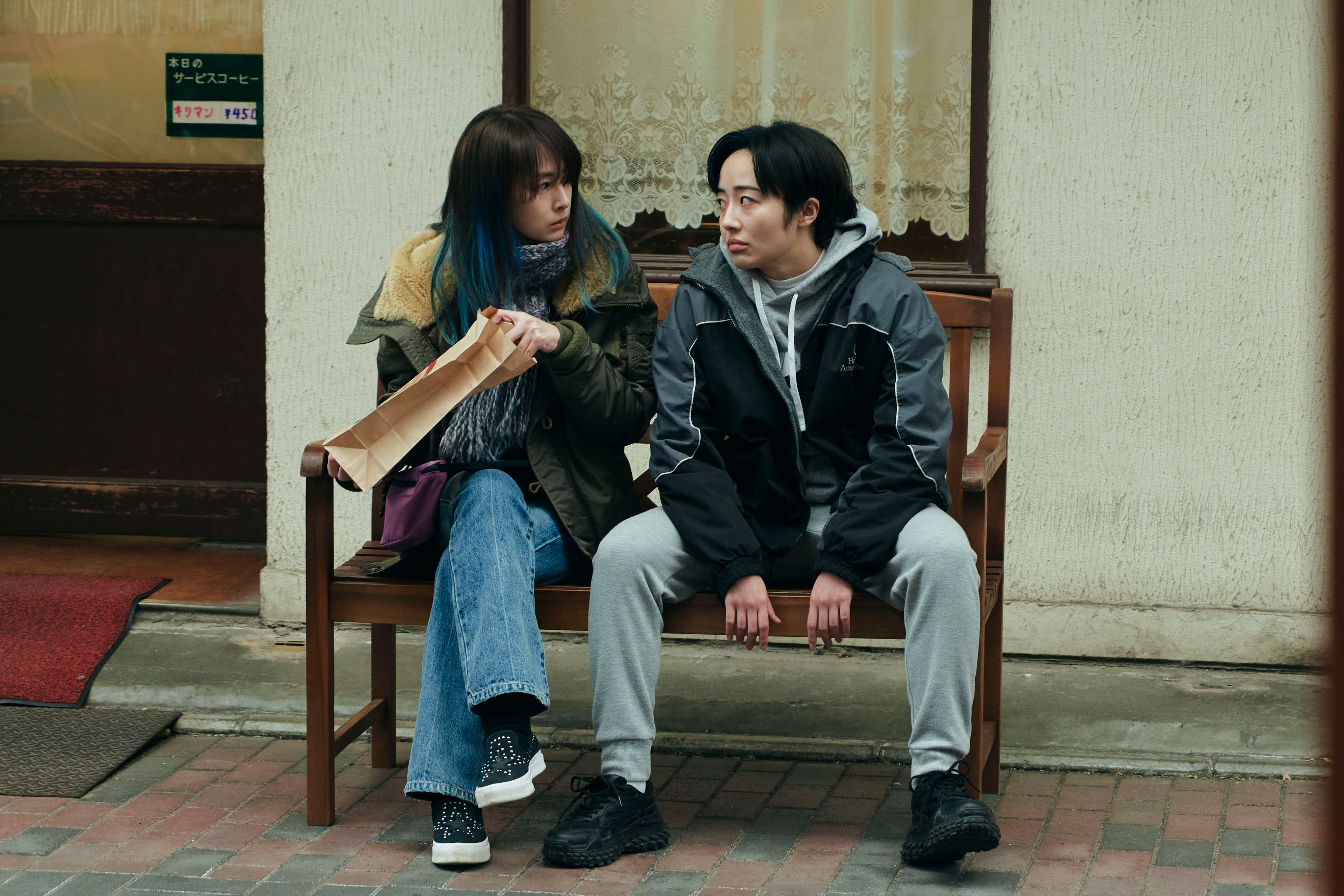 場面写真（C）2025「ナイトフラワー」製作委員会