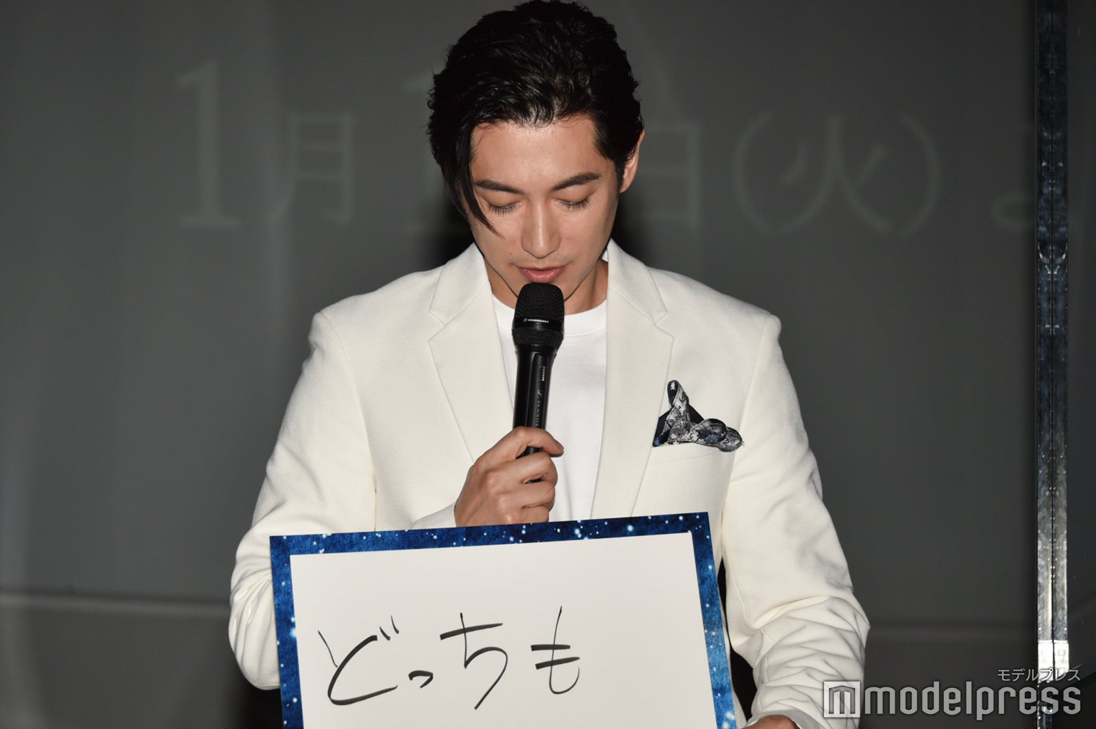 「包容力があるけど抜けていて守ってあげたくなる年上女性または強気で天真爛漫で引っ張ってくれる年下女性」 の2択に回答したディーン・フジオカ（C）モデルプレス