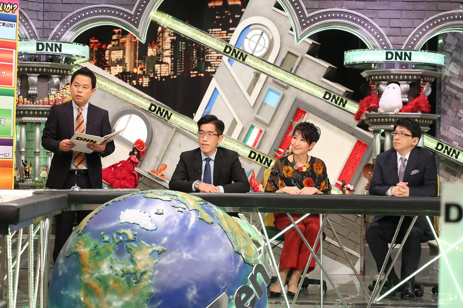 （左から）津田篤宏、岸博幸、吉川美代子、齋藤孝（C）フジテレビ