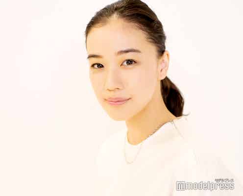 蒼井優、高橋一生とのラブシーンは「背中で演じた」夫に言えない秘密はある?にも回答<「ロマンスドール」インタビュー>