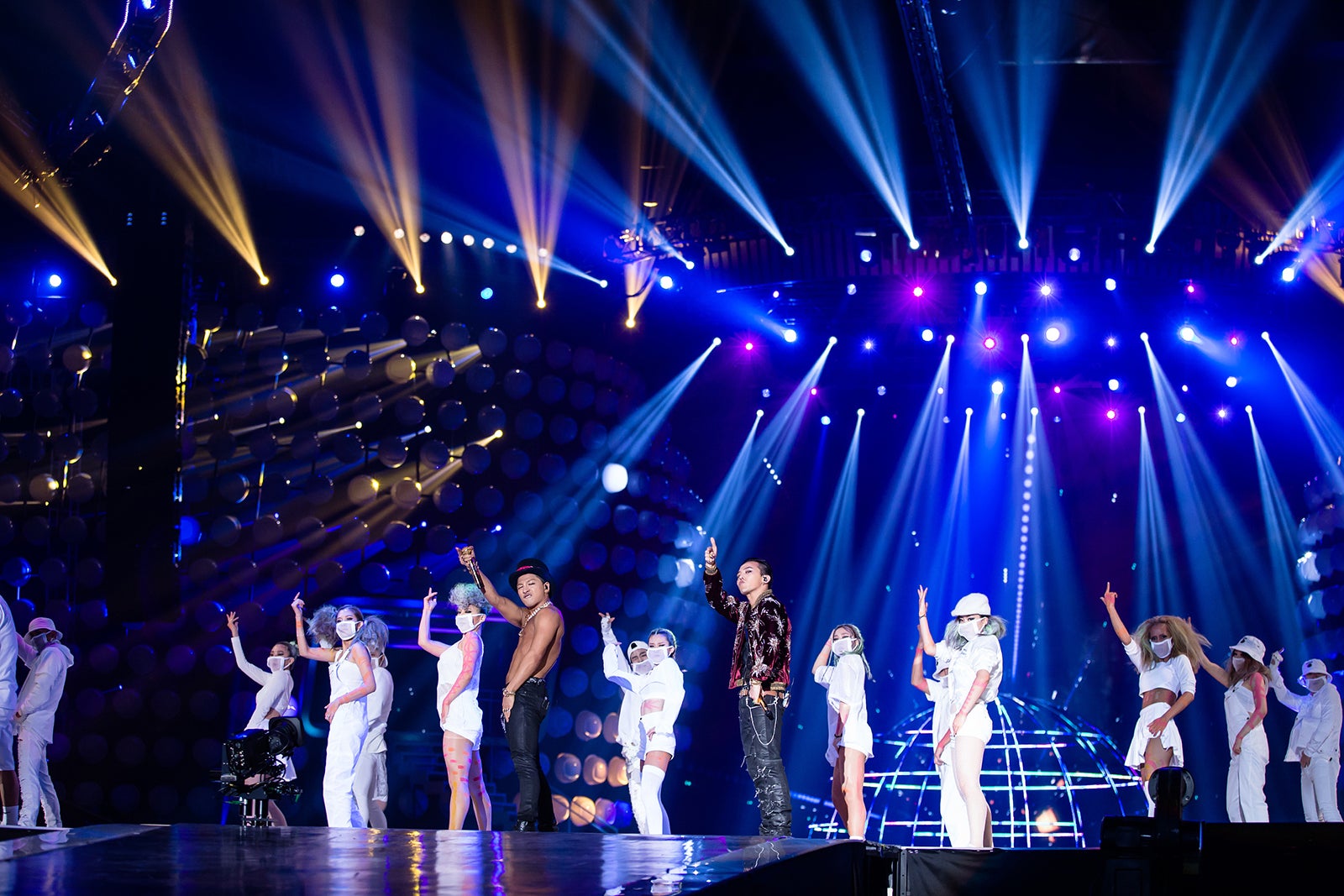 SOL、G-DRAGON（2014）（C）CJ ENM Co., Ltd, All Rights