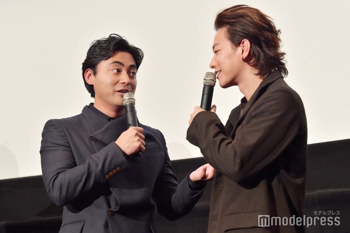 山田孝之、佐藤健(C)モデルプレス