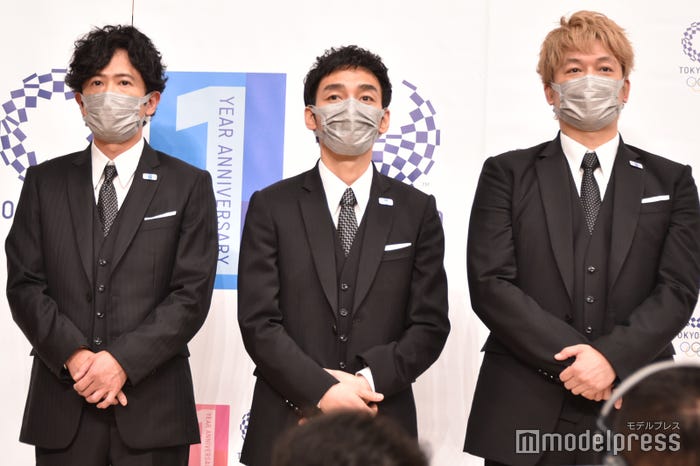 囲み取材に応じた稲垣吾郎、草なぎ剛、香取慎吾(C)モデルプレス