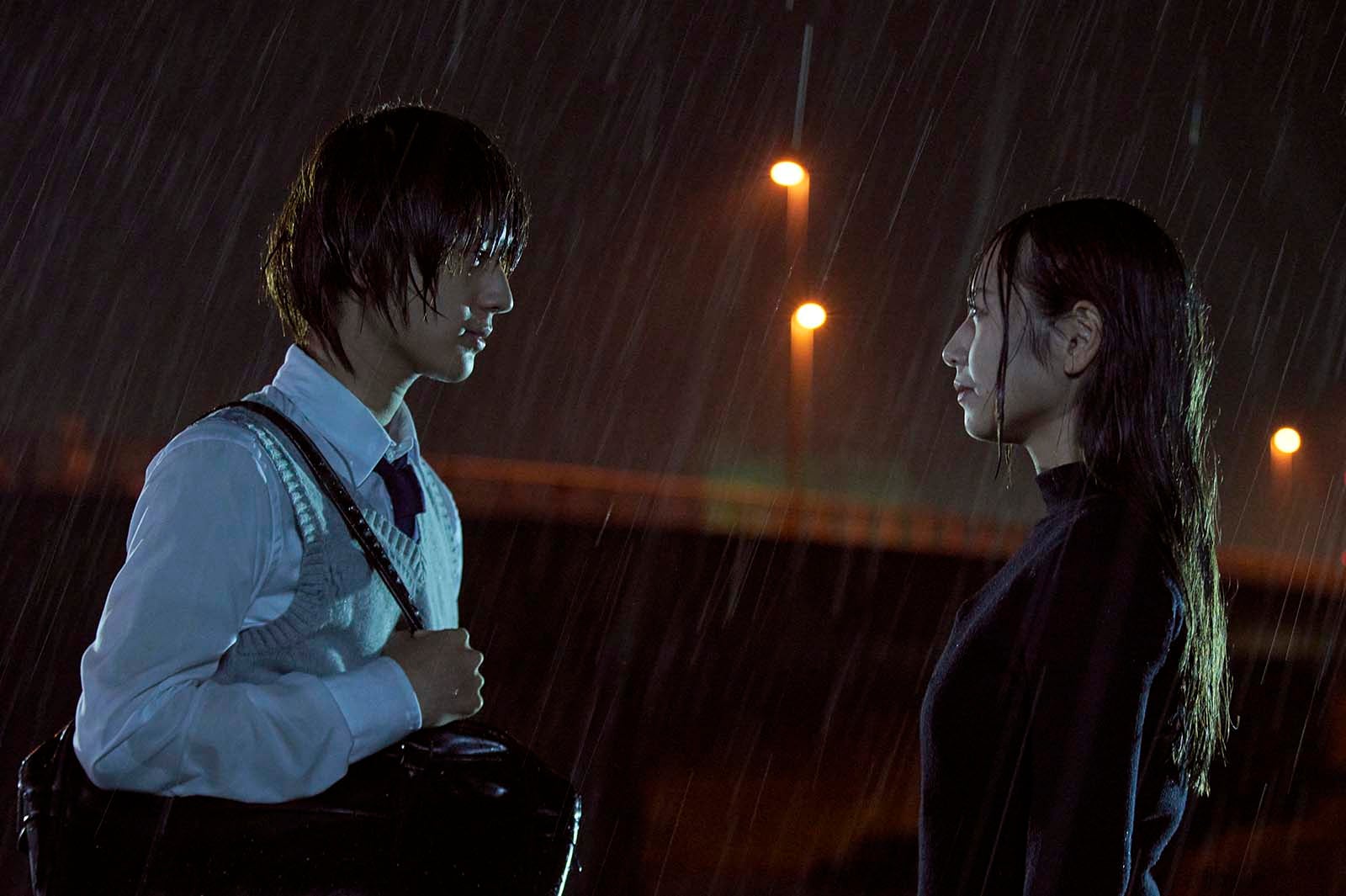 荒木飛羽、北野日奈子「少年のアビス」第2話より（C）峰浪りょう・集英社／「少年のアビス」製作委員会・MBS