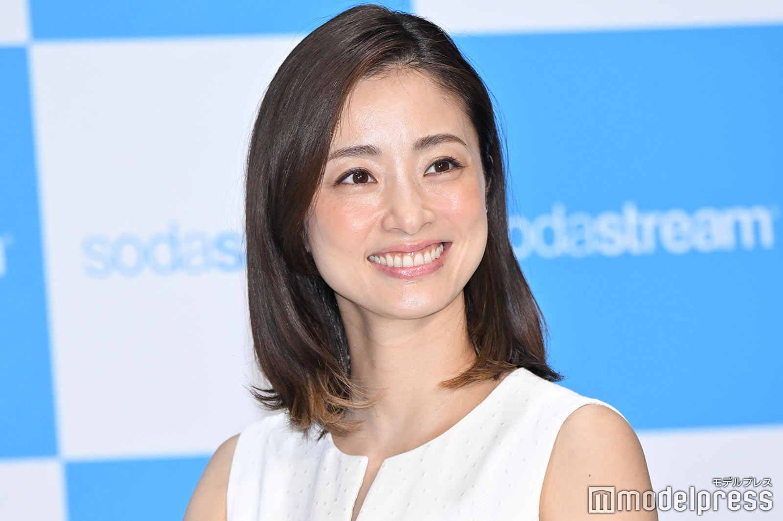 上戸彩、夏の家族エピソード語る「子どもたちとプールに入っています」