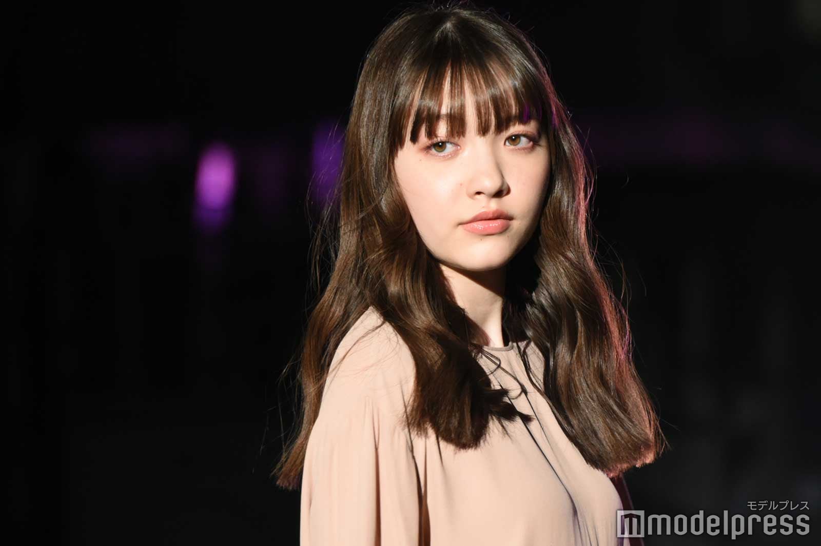 「Seventeen」雑賀サクラ、“花の世界”をピンクワンピースで彩る＜NEXT VISION JAPAN 2021 XR LIVE＞