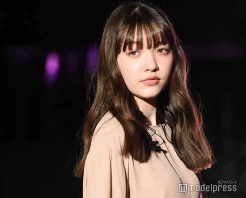 「Seventeen」雑賀サクラ、“花の世界”をピンクワンピースで彩る<NEXT VISION JAPAN 2021 XR LIVE>