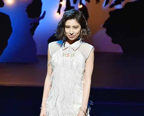 ラブリ、異色ファッションショーでトップバッター ミニドレスでクールに魅了