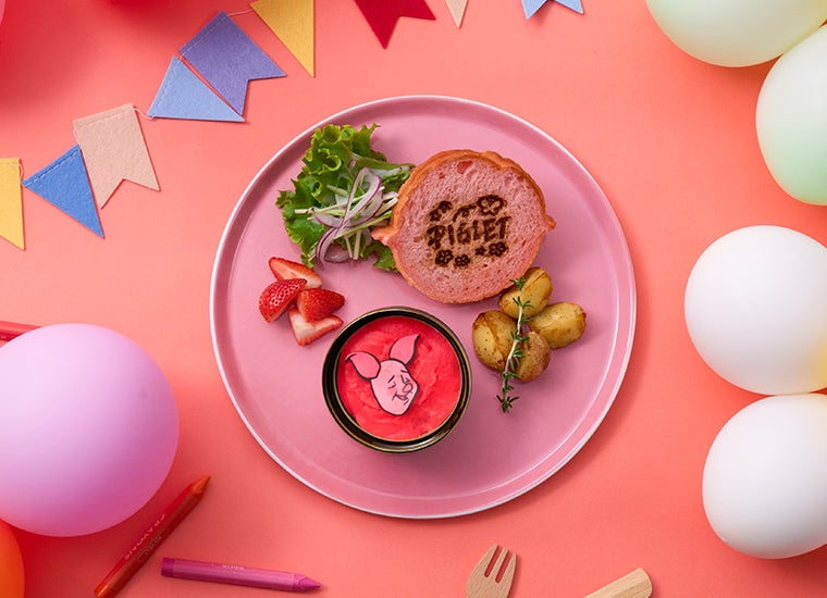 ＜ピグレット＞OH DEAR...プレート税込2,090円（C）Disney．Based on the "Winnie the Pooh" works by A．A．Milne and E.H. Shepard．