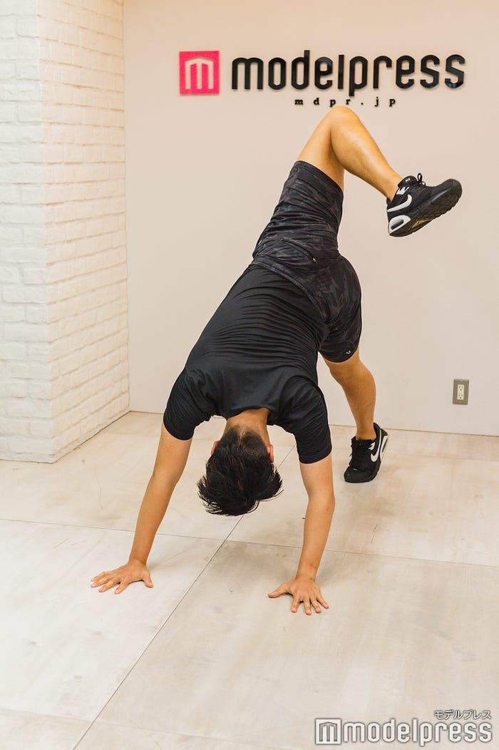 こちらは「スコーピオン」というムーブメント。体幹が全くブレないことに驚きです (C)モデルプレス