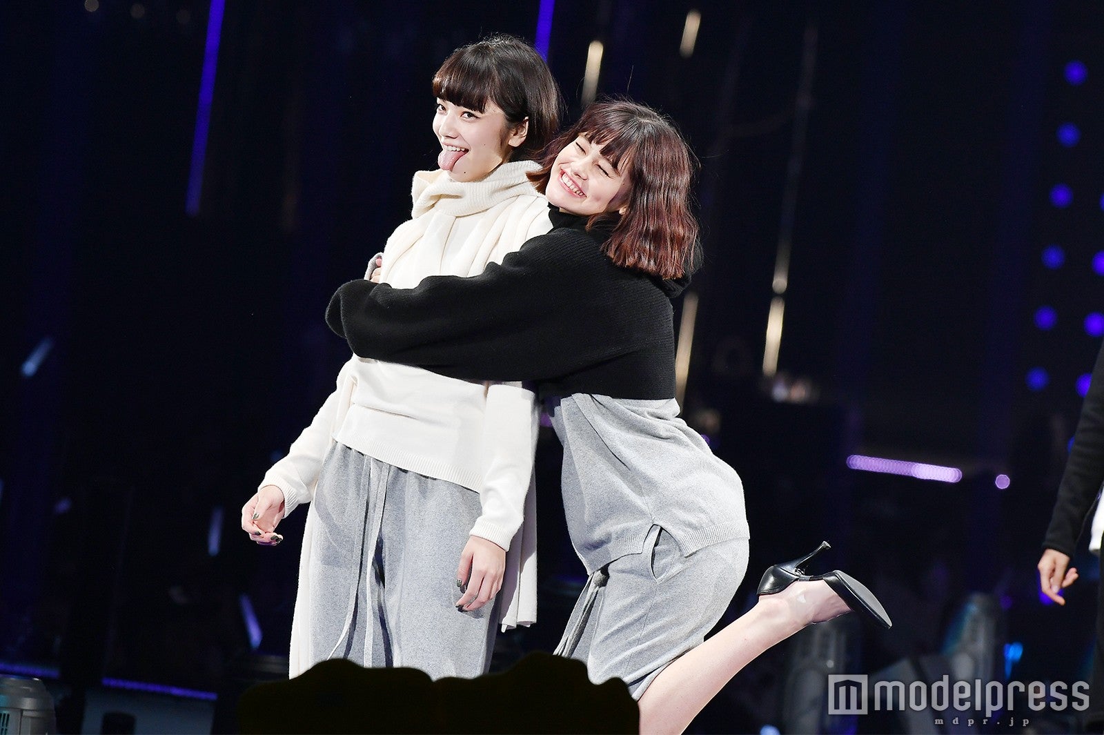 （左から）小松菜奈＆emma（C）モデルプレス