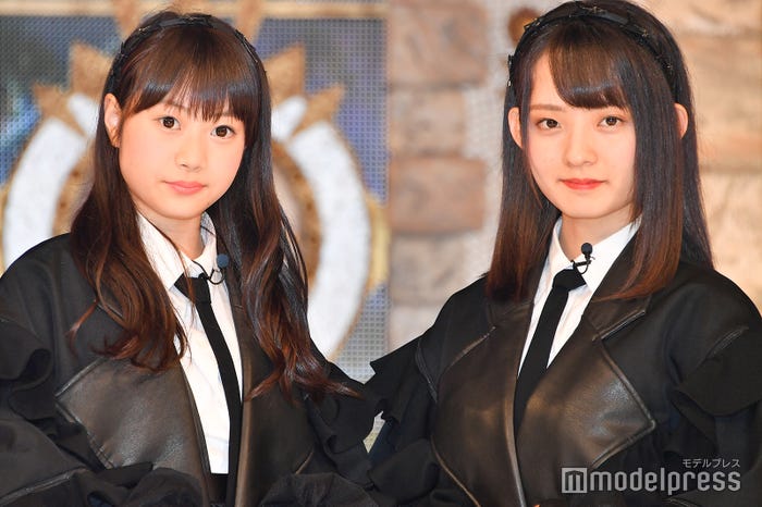 Wセンターをつとめる橋本桃呼、水野舞菜 (C)モデルプレス