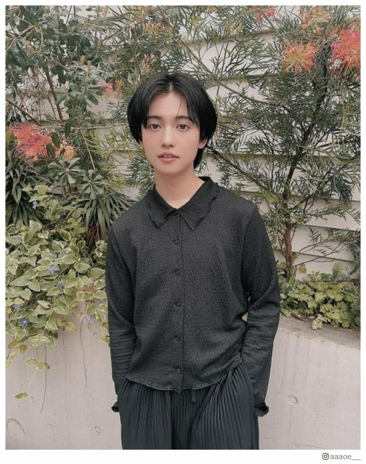 ゆうたろう、“黒髪カムバ＆センター分けヘア”に絶賛の声「美しさが際立つ」「黒髪たろうくんおかえり」