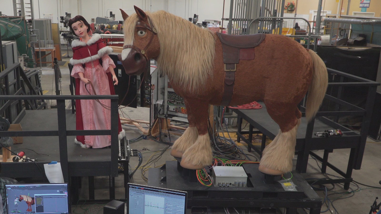 「美女と野獣“魔法のものがたり”」メイキング画像（C）Disney