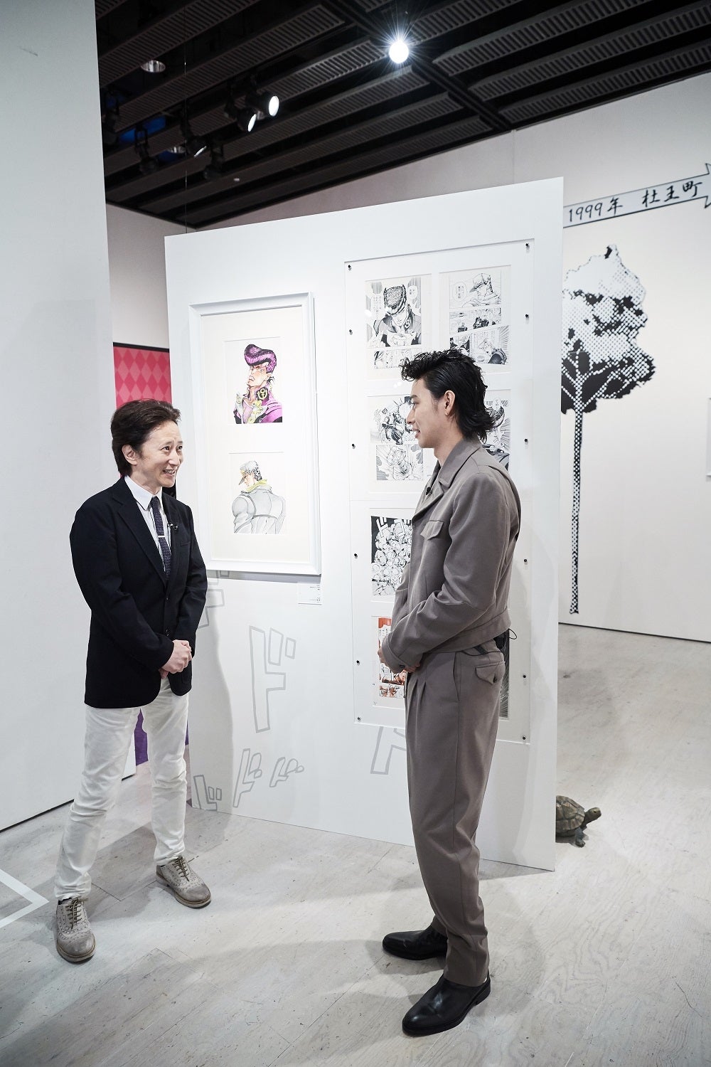 荒木飛呂彦、山崎賢人 （C）2017 映画「ジョジョの奇妙な冒険 ダイヤモンドは砕けない 第一章」製作委員会　（C）LUCKY LAND COMMUNICATIONS／集英社