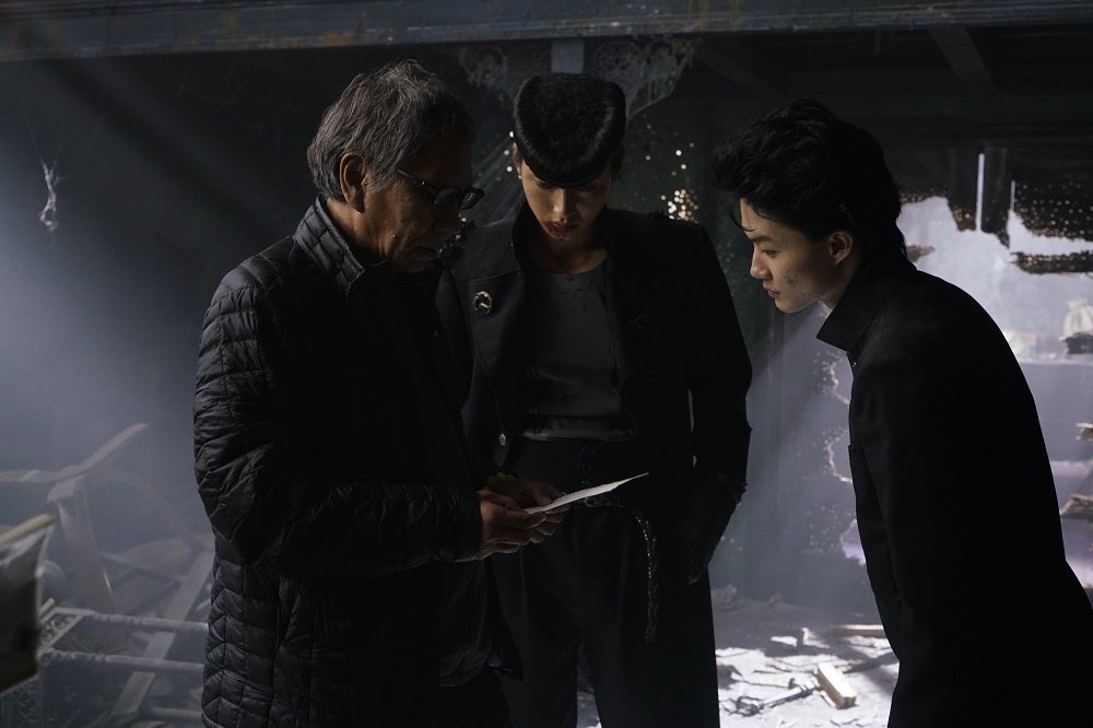 （左から）三池崇史監督、山崎賢人、神木隆之介（C）2017　映画「ジョジョの奇妙な冒険　ダイヤモンドは砕けない　第一章」製作委員会