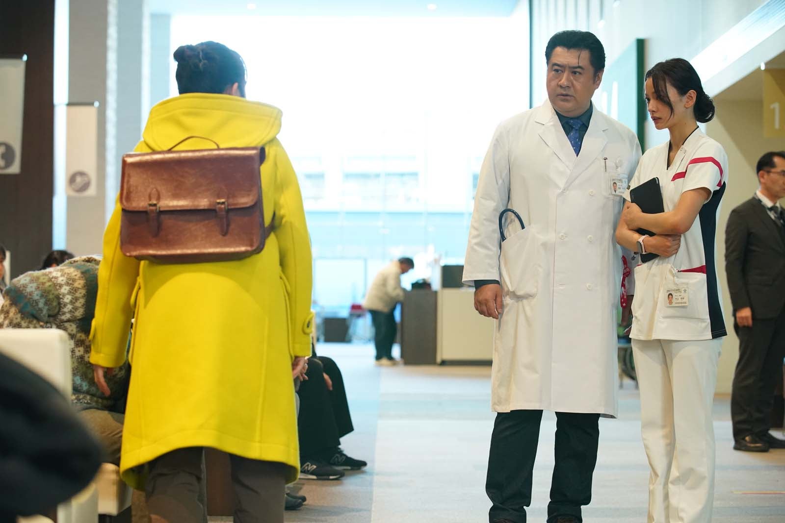 ⼩⼿伸也、織⽥梨沙「となりのナースエイド」第1話より（C）日本テレビ