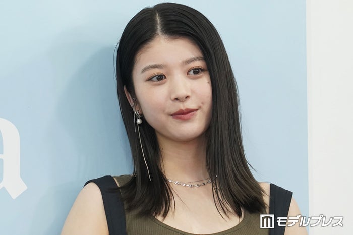 馬場ふみか、はだけた服から美バスト披露「セクシー」「色気すごい」の声