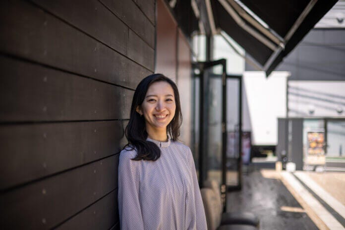 モテる女性は自信を持つため自分を磨き、モテない女性は自信がなくて卑屈になる